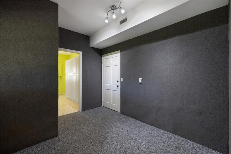 Image 40 of 55 For 960 48th  
