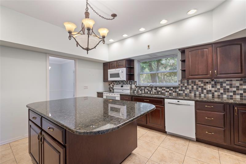 Image 5 of 55 For 960 48th  