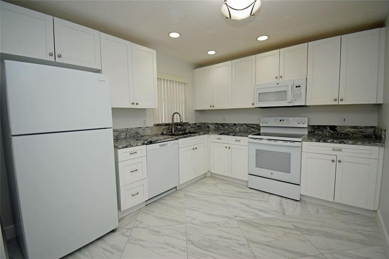 Image 3 of 17 For 9665 Riverside Dr  9i