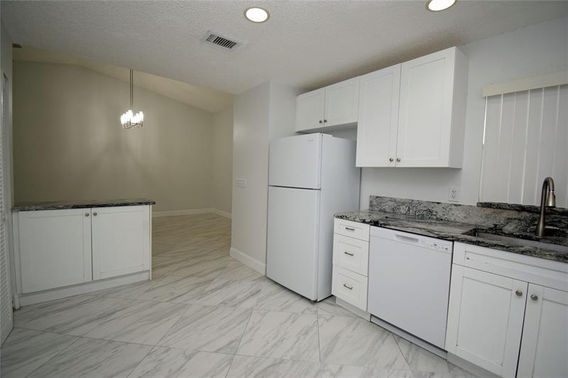 Image 4 of 17 For 9665 Riverside Dr  9i
