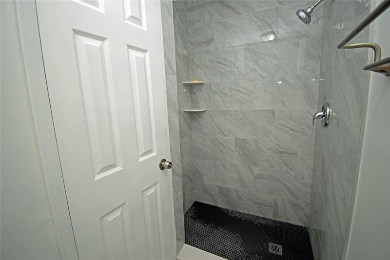 Image 7 of 17 For 9665 Riverside Dr  9i