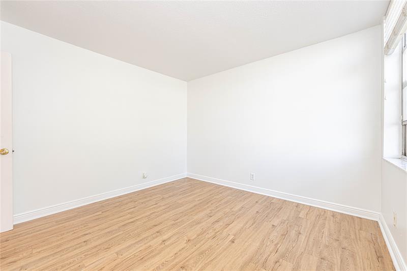 Image 10 of 24 For 9471 Evergreen Pl  201