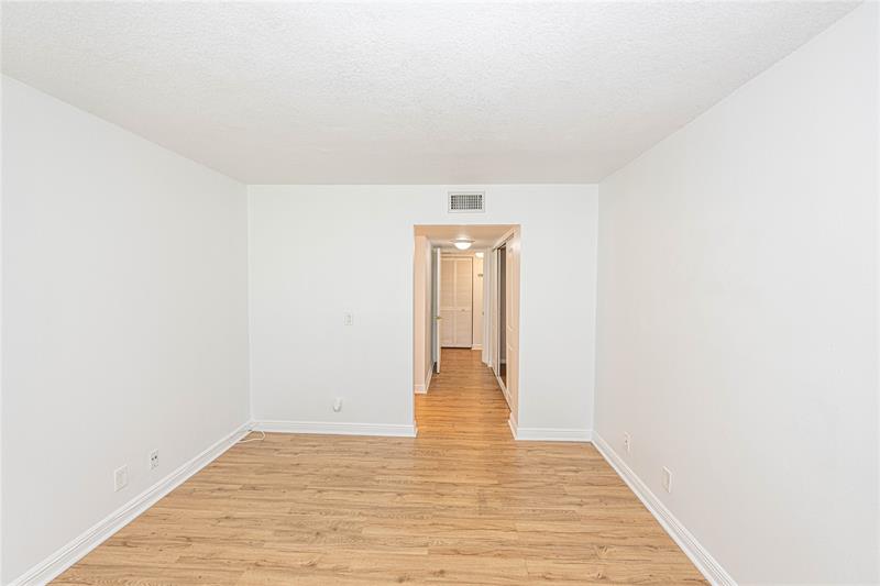 Image 15 of 24 For 9471 Evergreen Pl  201