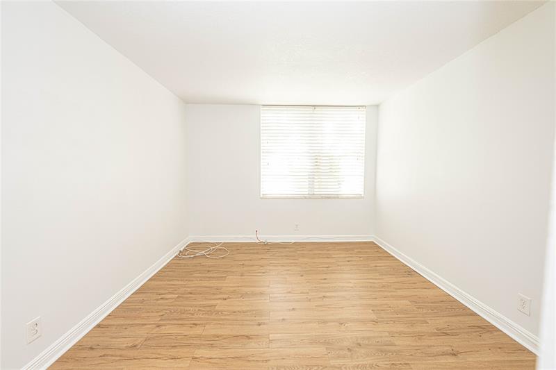 Image 16 of 24 For 9471 Evergreen Pl  201