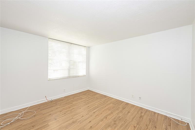 Image 17 of 24 For 9471 Evergreen Pl  201