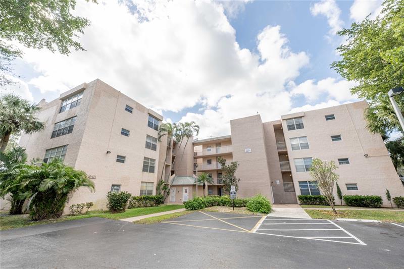 Image 21 of 24 For 9471 Evergreen Pl  201