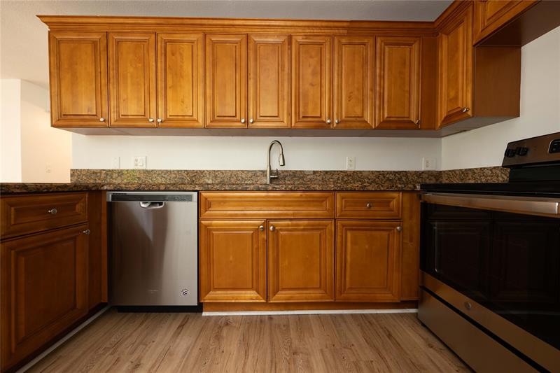 Image 3 of 24 For 9471 Evergreen Pl  201