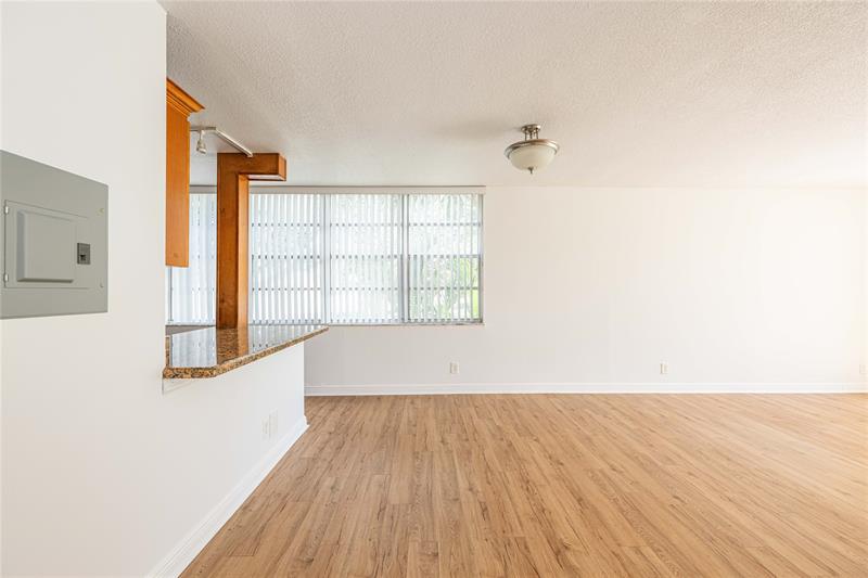 Image 4 of 24 For 9471 Evergreen Pl  201