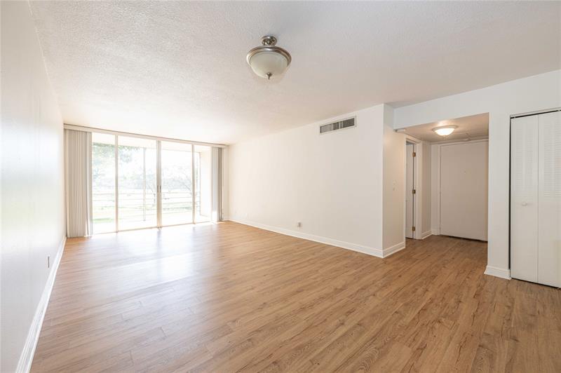 Image 6 of 24 For 9471 Evergreen Pl  201