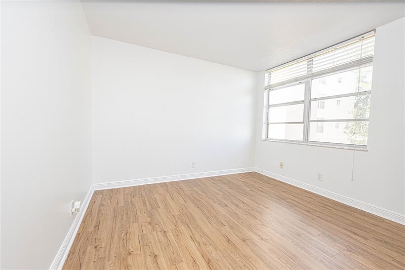 Image 8 of 24 For 9471 Evergreen Pl  201