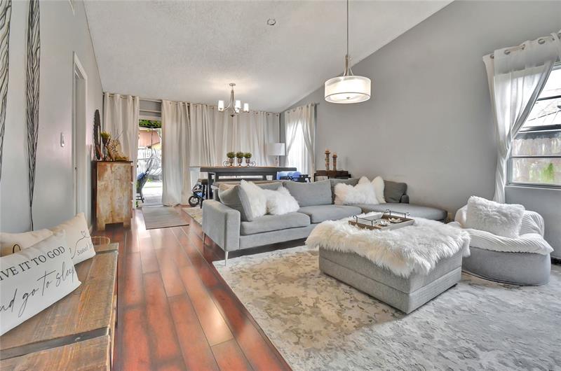 Image 4 of 18 For 4415 5th Ave  3125