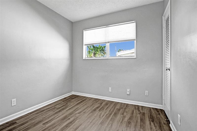 Image 30 of 48 For 949 10th Ct  