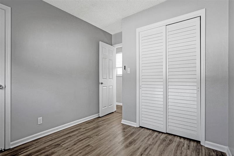 Image 32 of 48 For 949 10th Ct  