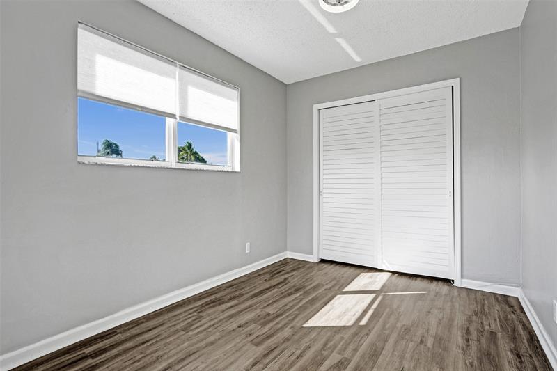 Image 35 of 48 For 949 10th Ct  