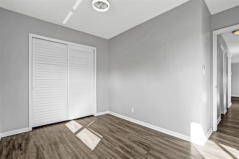 Image 37 of 48 For 949 10th Ct  