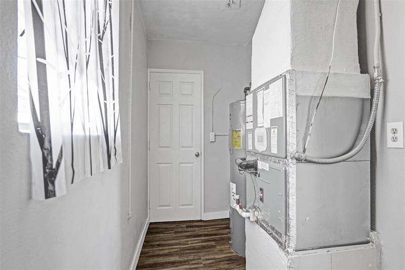 Image 43 of 48 For 949 10th Ct  