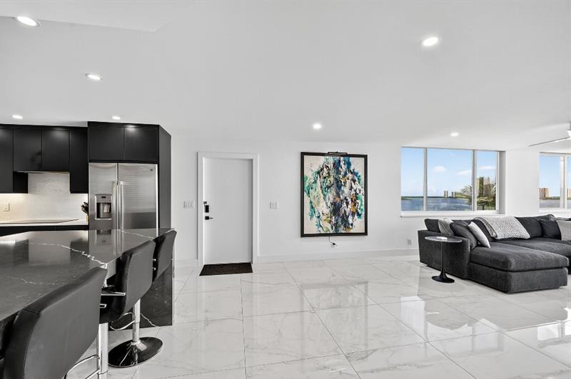 Image 11 of 50 For 301 Lake Shore Dr  801
