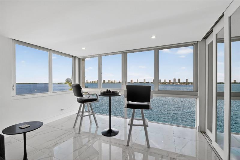 Image 3 of 50 For 301 Lake Shore Dr  801