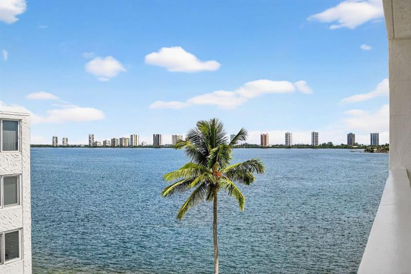 Image 41 of 50 For 301 Lake Shore Dr  801