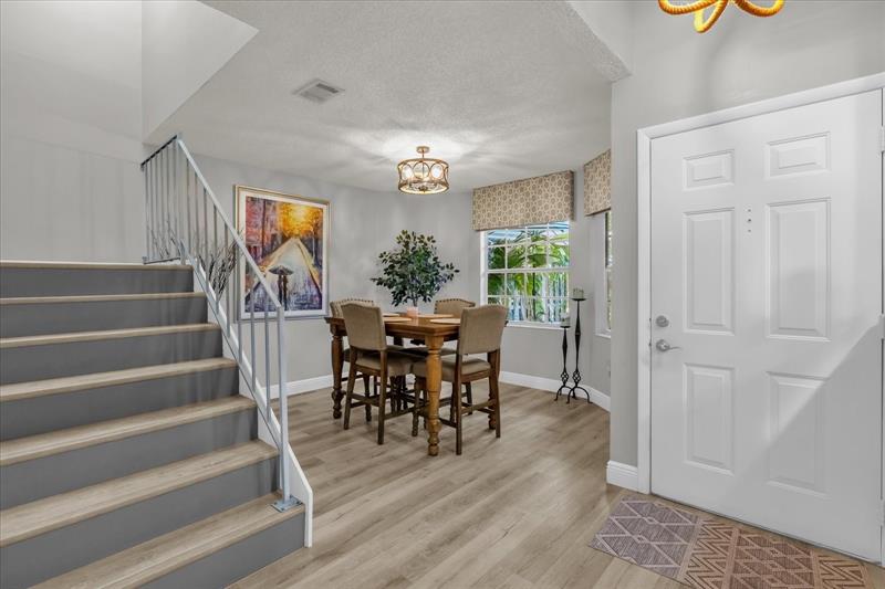 Image 5 of 32 For 630 Maple Oak Cir  114