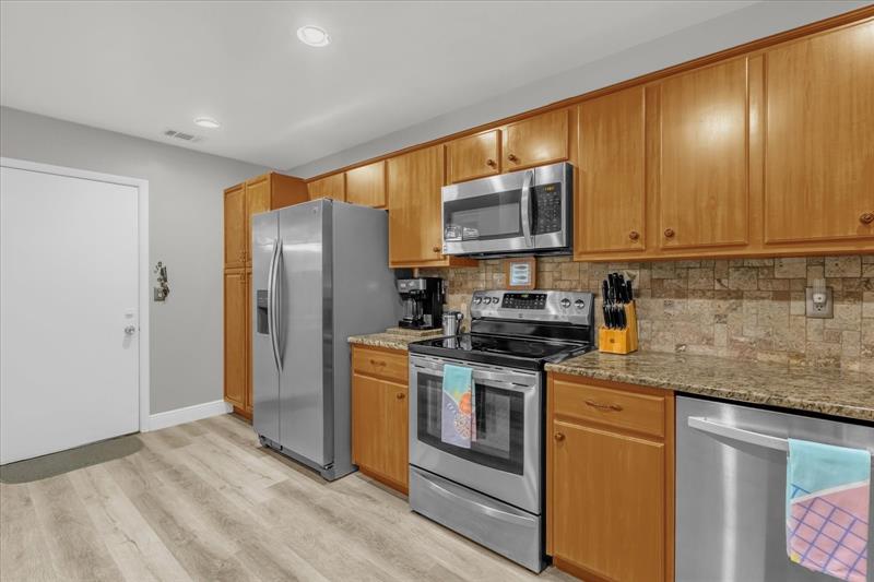 Image 7 of 32 For 630 Maple Oak Cir  114