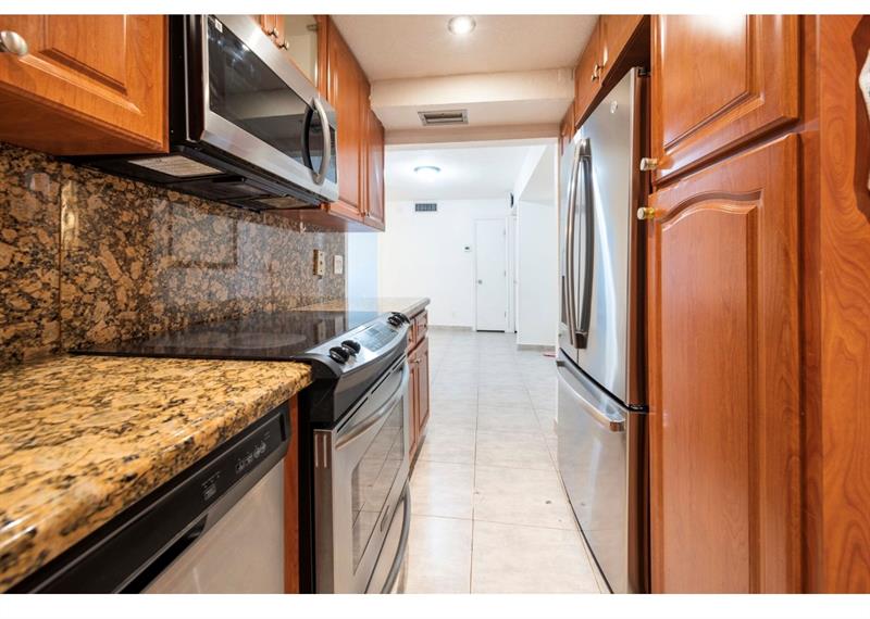 Image 6 of 19 For 1428 4th Ave  F145