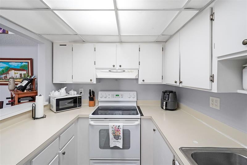 Image 21 of 49 For 9688 Fontainebleau Blvd  610