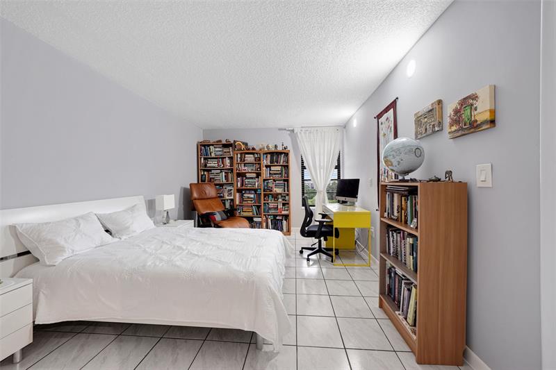 Image 27 of 49 For 9688 Fontainebleau Blvd  610