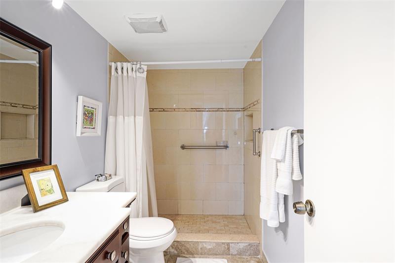 Image 31 of 49 For 9688 Fontainebleau Blvd  610