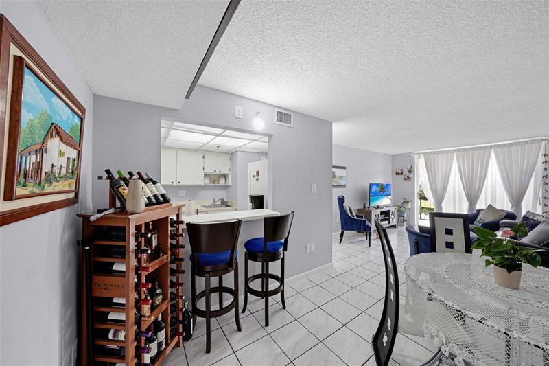 Image 4 of 49 For 9688 Fontainebleau Blvd  610