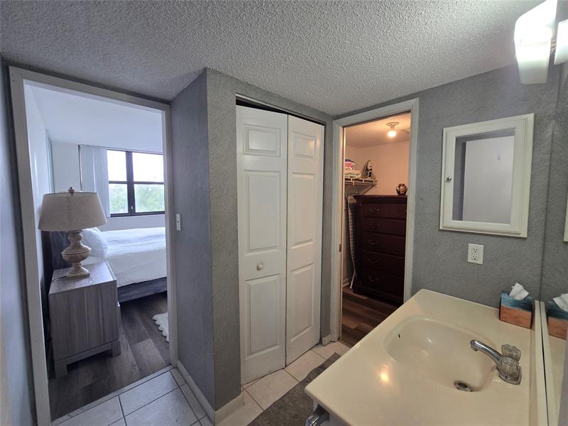 Image 10 of 30 For 1401 Riverside Dr  705