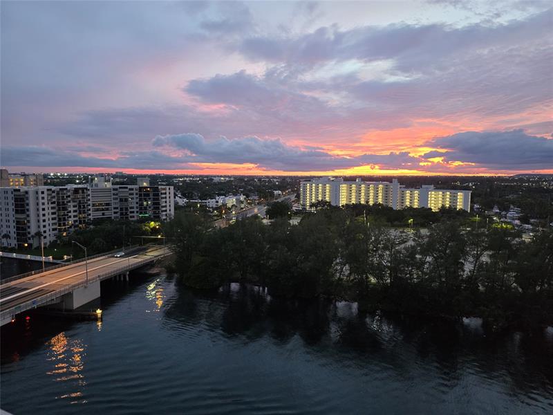 Image 30 of 30 For 1401 Riverside Dr  705