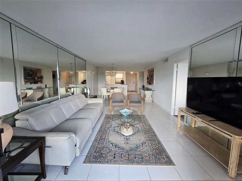 Image 4 of 30 For 1401 Riverside Dr  705