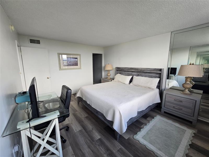 Image 8 of 30 For 1401 Riverside Dr  705