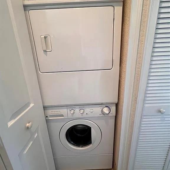 Image 13 of 40 For 3014 Waterside Cir