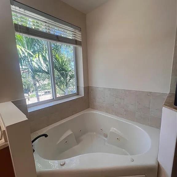 Image 19 of 40 For 3014 Waterside Cir