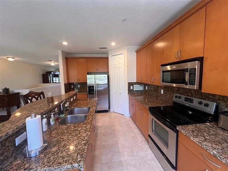 Image 28 of 40 For 3014 Waterside Cir