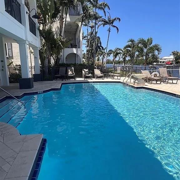 Image 3 of 40 For 3014 Waterside Cir