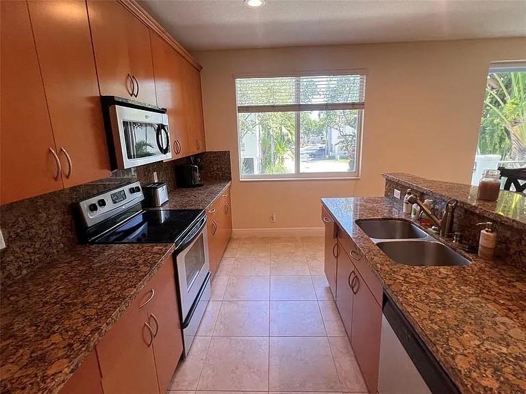 Image 33 of 40 For 3014 Waterside Cir