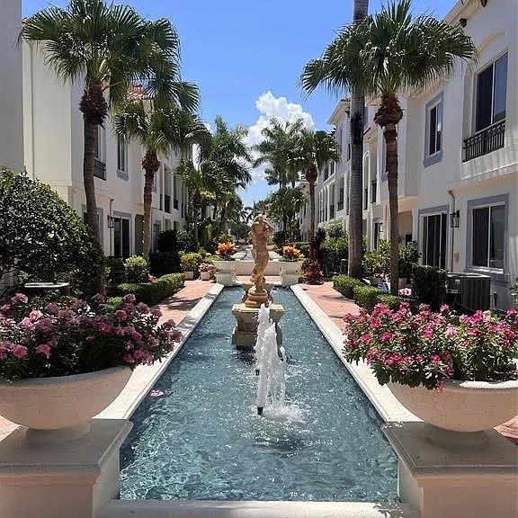 Image 4 of 40 For 3014 Waterside Cir