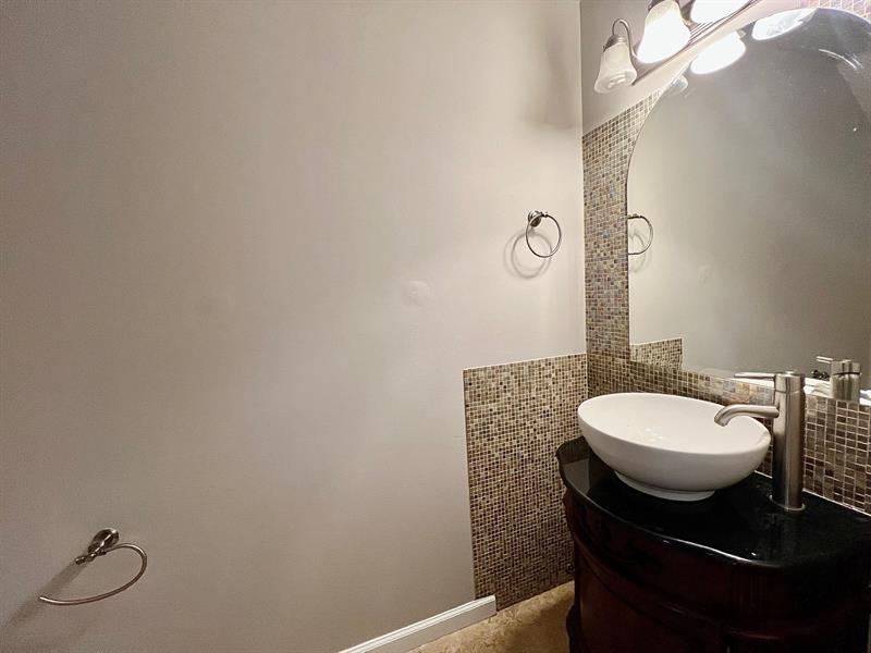 Image 10 of 31 For 2032 Discovery Circle E