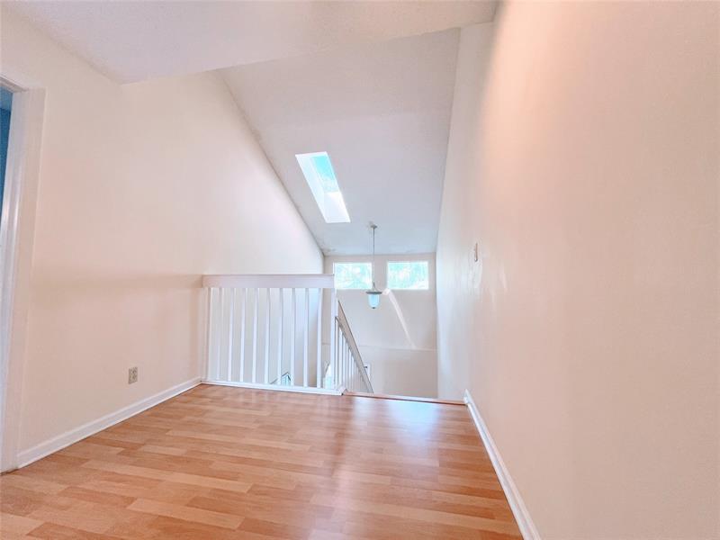 Image 11 of 31 For 2032 Discovery Circle E