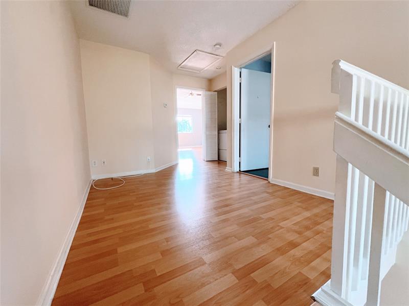 Image 12 of 31 For 2032 Discovery Circle E