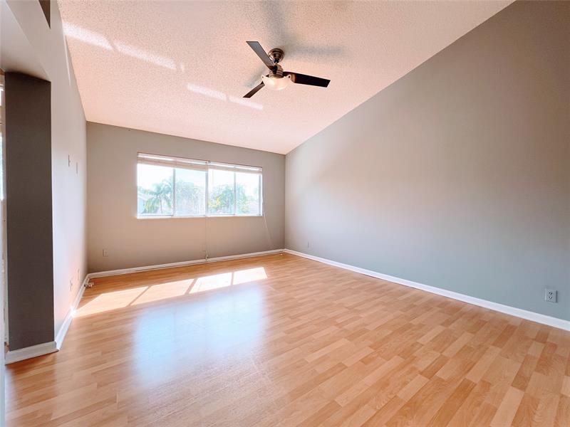 Image 14 of 31 For 2032 Discovery Circle E