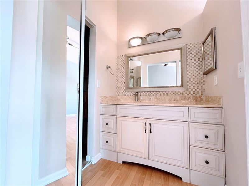 Image 17 of 31 For 2032 Discovery Circle E