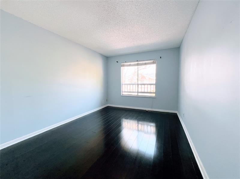 Image 20 of 31 For 2032 Discovery Circle E