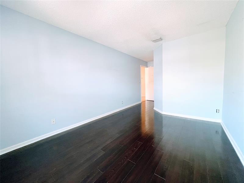 Image 22 of 31 For 2032 Discovery Circle E