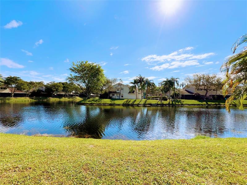 Image 29 of 31 For 2032 Discovery Circle E