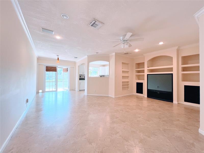 Image 4 of 31 For 2032 Discovery Circle E