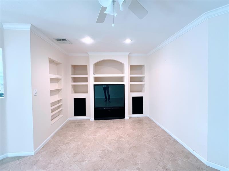 Image 5 of 31 For 2032 Discovery Circle E